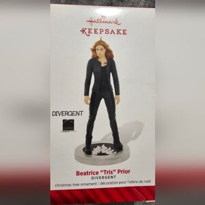 Divergent Figurine in Black Outfit